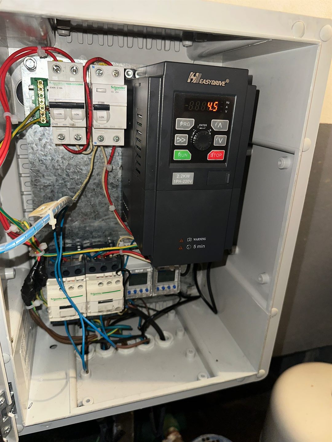 Tablero de control con variador de frecuencia para automatizacion