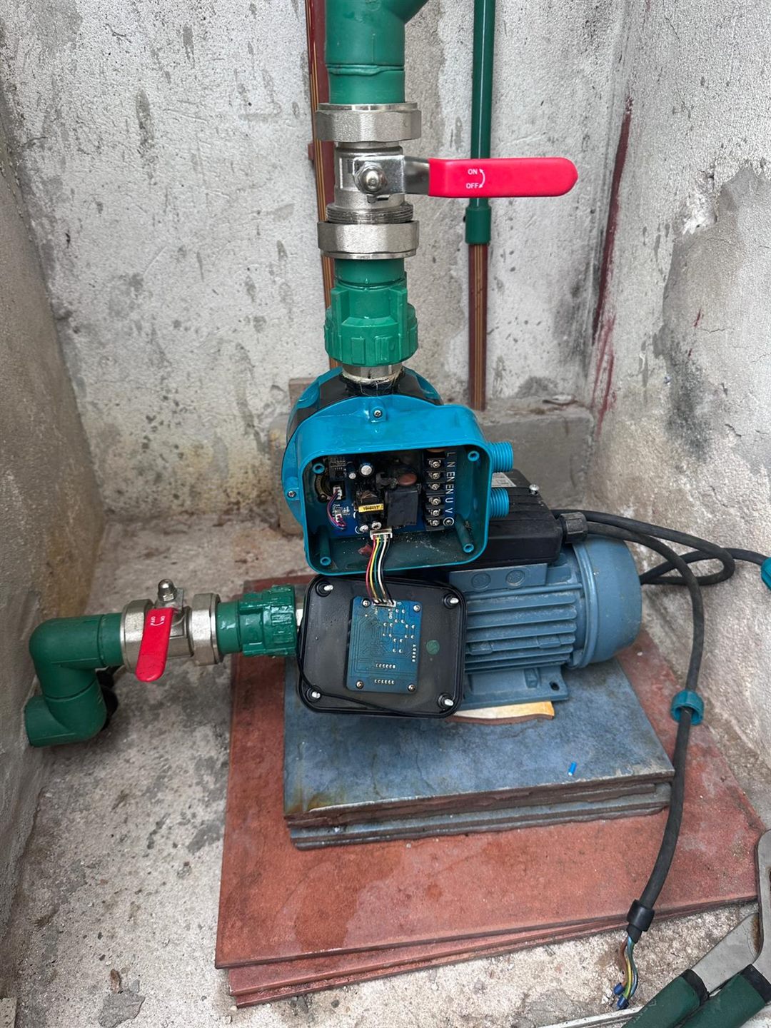 Bomba de presion sanitaria con valvulas y conexion abierta