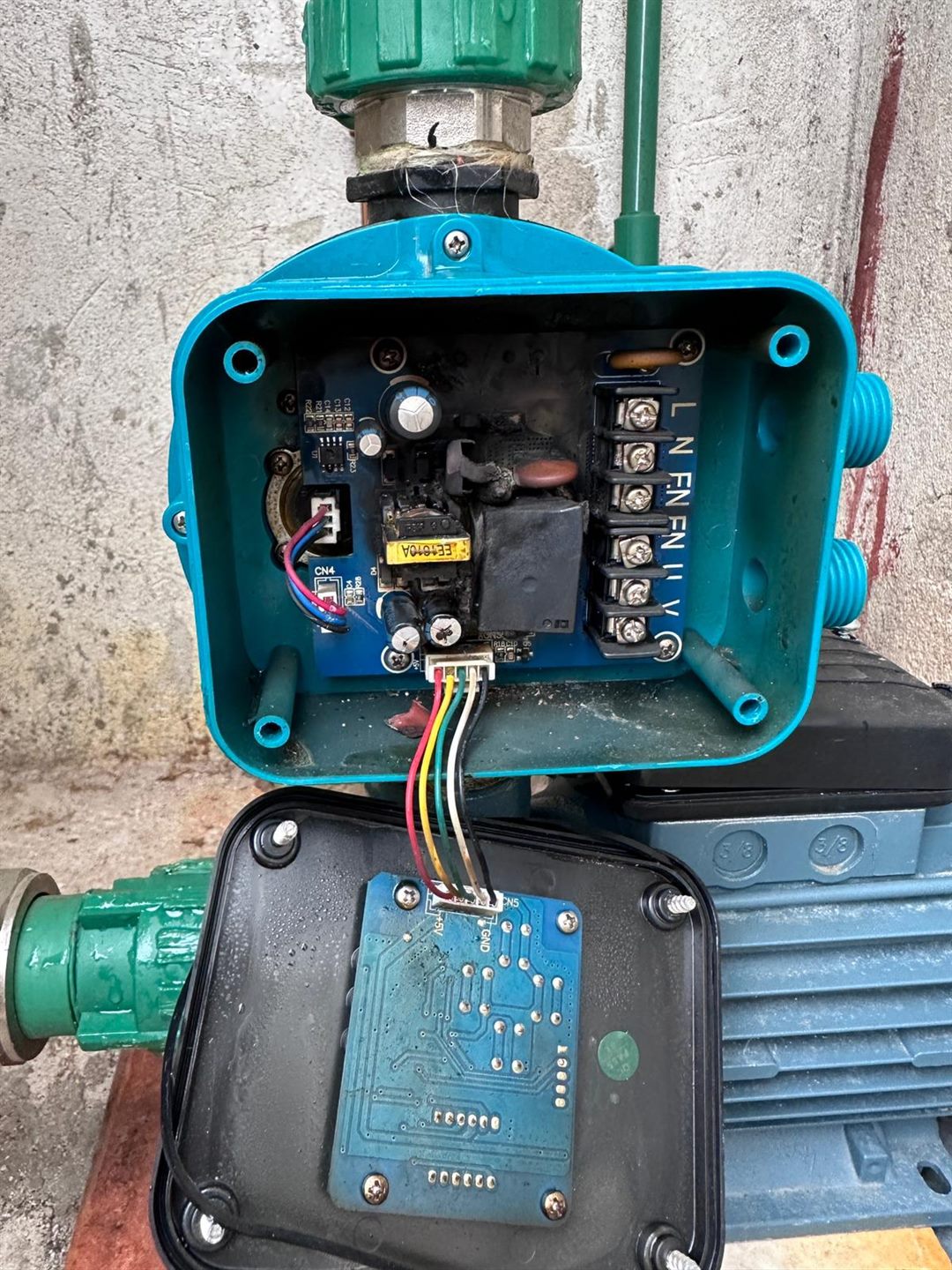 Detalle del controlador de una bomba sanitaria